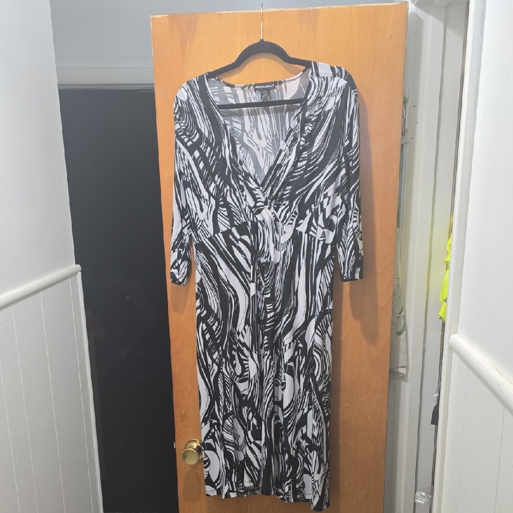 Black and White Abstract Print Dress